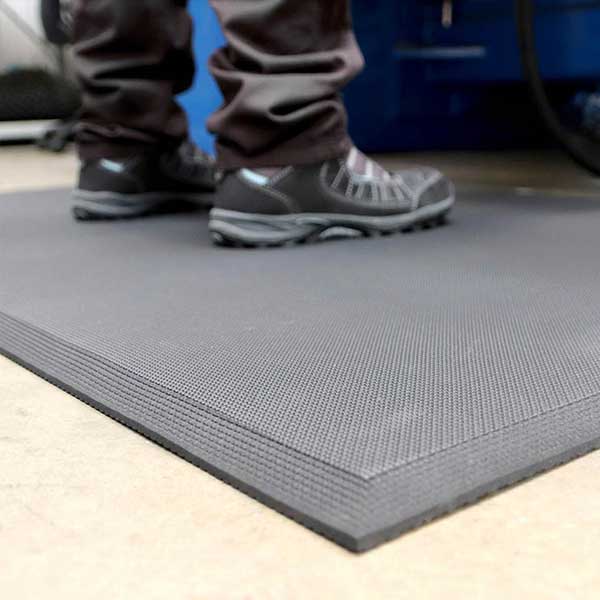 Solid Anti-Fatigue Mat – Oil & Slip Resistant