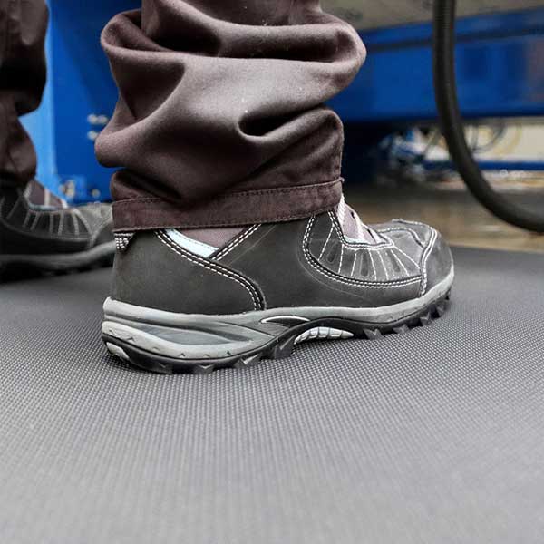 Solid Anti-Fatigue Mat – Oil & Slip Resistant